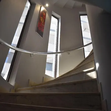 Emi Hotel 2*